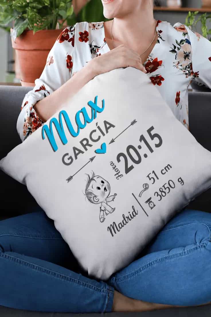 Cojín divertido nacimiento con nombre personalizado