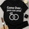 Game Over... pero con amor 💍 - Camiseta gamer para comprometidos