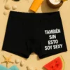 Bóxer divertido Sexy sin esto con diseño humorístico y el texto TAMBIÉN SIN ESTO SOY SEXY