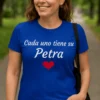 Camiseta divertida cada uno con nombre personalizado para regalo original y gracioso
