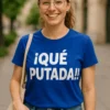 Camiseta divertida Qué putada con el texto ¡QUÉ PUTADA!! estampado