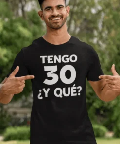 Camiseta divertida Tengo 30 y qué con el diseño TENGO 30 ¿Y QUÉ?
