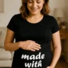 Camiseta premamá Hecha con amor como regalo de baby shower para futura mamá