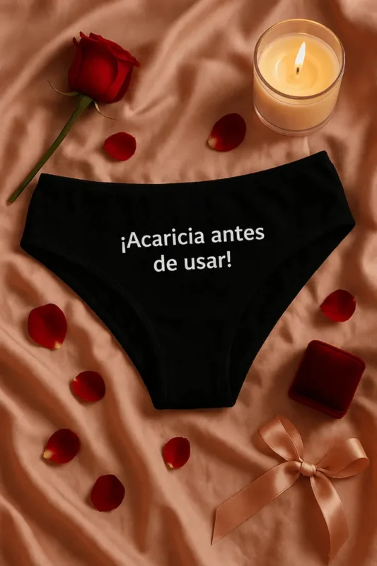 Ropa interior mujer acaricia antes de usar, regalo cumpleaños o despedida con toque divertido