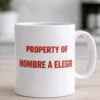 Taza divertida Property of con nombre personalizado como regalo de cumpleaños original